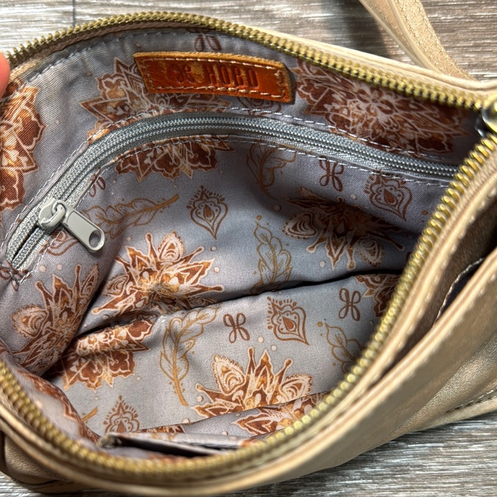 HOBO Elegant Tan Wristlet Clutch genuine leather - Picture 6 of 9